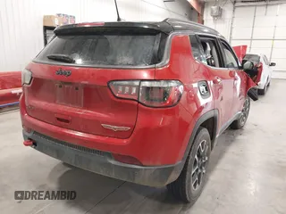 2021 Jeep Compass Trailhawk z VIN 3C4NJDDBXMT586981, wystawiony jako IAAI lot #42116028 z przebiegiem 70 317 mil mil oraz . Historia ofert i sprzedaży dostępna na DreamBid. Obrazek 4.