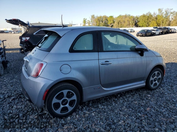 2017 FIAT 500e with VIN 3C3CFFGE9HT699177, listed as a Copart auction lot 47681085 with 15,911 mi miles and Clean title. Bid and sale history available at DreamBid. Image 3.
