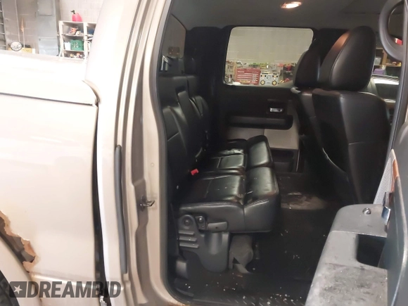 2004 Ford F-150 XLT with VIN 1FTPW14504KD59559, listed as a IAAI auction lot 41671633 with 196,328 mi miles. Bid and sale history available at carsss.com. Image 8.