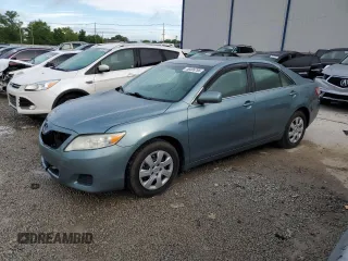 2010 Toyota Camry z VIN 4T4BF3EK9AR064679, wystawiony jako Copart lot #56399795 z przebiegiem 129 623 mil mil oraz Szkoda całkowita • Salvage title. Historia ofert i sprzedaży dostępna na DreamBid. Obrazek 1.