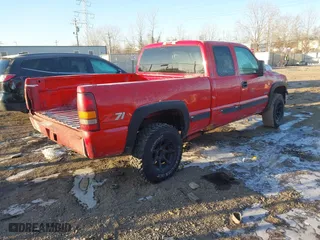 2000 Chevrolet Silverado 1500 LT with VIN 1GCEK19T1YE270422, listed as a IAAI auction lot 41584657 with 155,350 mi miles. Bid and sale history available at carsss.com. Image 4.