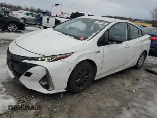 2021 Toyota Prius LE z VIN JTDKAMFPXM3172025, wystawiony jako Copart lot #86243214 z przebiegiem 120 232 mil mil oraz Szkoda całkowita • Salvage title. Historia ofert i sprzedaży dostępna na DreamBid. Obrazek 1.