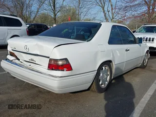 1994 Mercedes-Benz E z VIN WDBEA52E0RC079107, wystawiony jako IAAI lot #41932270 z przebiegiem 187 928 mil mil oraz . Historia ofert i sprzedaży dostępna na DreamBid. Obrazek 4.