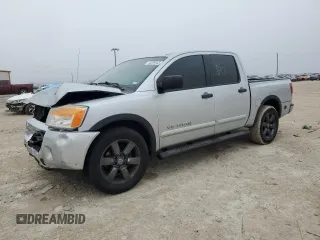 2015 Nissan Titan SV z VIN 1N6BA0ED5FN500990, wystawiony jako Copart lot #44589555 z przebiegiem 115 720 mil mil oraz Szkoda całkowita • Salvage title. Historia ofert i sprzedaży dostępna na DreamBid. Obrazek 1.