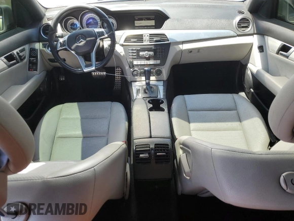 2013 Mercedes-Benz C 250 Sport с VIN WDDGF4HB9DA817435, выставлен на аукционе Copart как лот 57405835 с пробегом 137 056 миль миль и Списание • Salvage title. История ставок и продаж доступна на DreamBid. Изображение 8.
