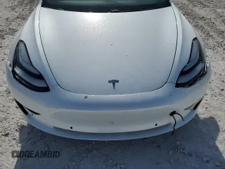 2020 Tesla Model 3 Standard Range Plus z VIN 5YJ3E1EA3LF632566, wystawiony jako Copart lot #56416625 z przebiegiem Nie podano mil oraz Nie do naprawy • Non repairable. Historia ofert i sprzedaży dostępna na DreamBid. Obrazek 11.