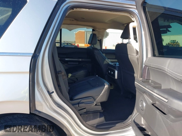 2024 Ford Expedition XLT with VIN 1FMJU1H81REA58591, listed as a IAAI auction lot 41387275 with 3,173 mi miles. Bid and sale history available at carsss.com. Image 8.