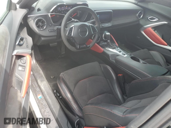 2023 Chevrolet Camaro ZL1 z VIN 1G1FK1R60P0105089, wystawiony jako Copart lot #51272845 z przebiegiem 22 478 mil mil oraz Szkody całkowita. Historia ofert i sprzedaży dostępna na DreamBid. Obrazek 8.
