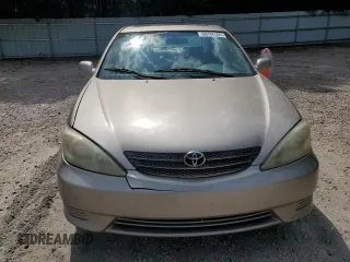 2002 Toyota Camry LE z VIN 4T1BE32K62U532998, wystawiony jako Copart lot #60786305 z przebiegiem 175 753 mil mil oraz Czysty tytuł • Clean title. Historia ofert i sprzedaży dostępna na DreamBid. Obrazek 5.