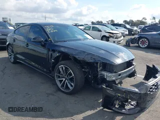 2022 Audi A5 Sportback S line Premium Plus z VIN WAUFACF55NA015278, wystawiony jako IAAI lot #41435301 z przebiegiem 17 359 mil mil oraz . Historia ofert i sprzedaży dostępna na DreamBid. Obrazek 1.