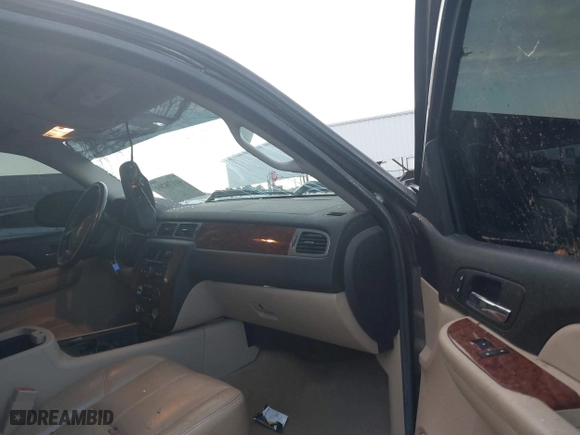 2008 Chevrolet Silverado 1500 LT w/1LT with VIN 2GCEK13J181332863, listed as a IAAI auction lot 41178201 with 181,726 mi miles. Bid and sale history available at carsss.com. Image 5.