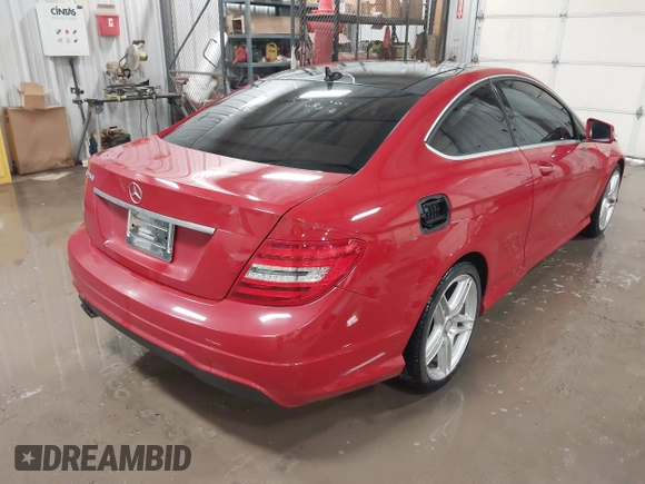 2013 Mercedes-Benz C 250 z VIN WDDGJ4HB4DG043607, wystawiony jako IAAI lot #41598783 z przebiegiem 96 031 mil mil oraz . Historia ofert i sprzedaży dostępna na DreamBid. Obrazek 4.
