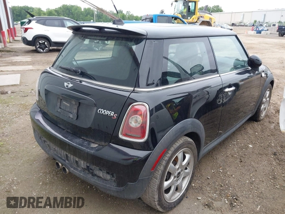2010 MINI Hardtop S with VIN WMWMF7C52ATZ69084, listed as a IAAI auction lot 42576294 with Not provided miles and . Bid and sale history available at DreamBid. Image 4.