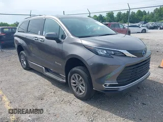 2024 Toyota Sienna XLE z VIN 5TDJRKEC0RS180714, wystawiony jako IAAI lot #42291589 z przebiegiem 4452 mil mil oraz . Historia ofert i sprzedaży dostępna na DreamBid. Obrazek 1.