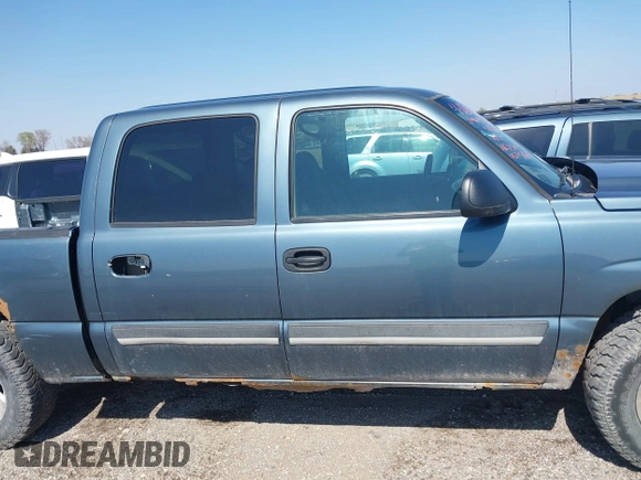 2006 Chevrolet Silverado 1500 LT1 with VIN 2GCEK13T961173184, listed as a IAAI auction lot 41864254 with 700,443 mi miles. Bid and sale history available at carsss.com. Image 12.