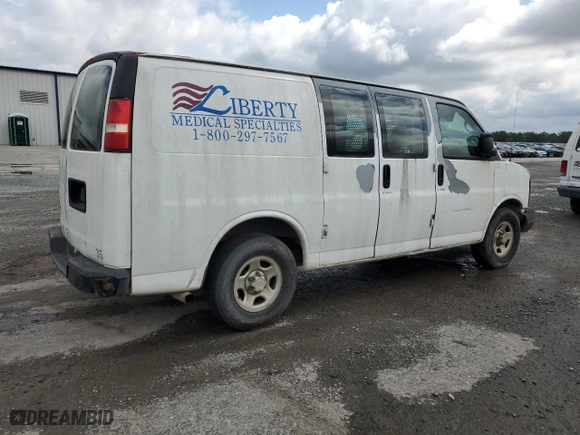 2007 Chevrolet Express Cargo Van with VIN 1GCFG15X671203819, listed as a Copart auction lot 52943015 with 615,620 mi miles and Clean Title. Bid and sale history available at carsss.com. Image 3.