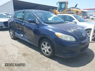2009 Toyota Matrix with VIN 2T1KU40E99C119135, listed as a IAAI auction lot 42136716 with 185,155 mi miles. Bid and sale history available at carsss.com. Image 1.