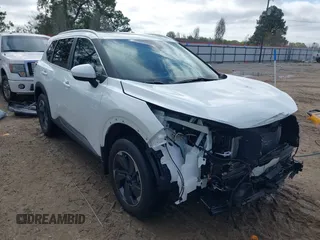 2024 Nissan Rogue SV с VIN 5N1BT3BA0RC708859, выставлен на аукционе IAAI как лот 41861485 с пробегом 6 186 миль миль и . История ставок и продаж доступна на DreamBid. Изображение 1.