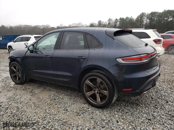 2022 Porsche Macan with VIN WP1AA2A58NLB09379, listed as a Copart auction lot 45015785 with 38,104 mi miles and Salvage Title. Bid and sale history available at carsss.com. Image 2.