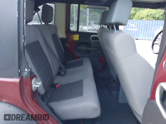 2008 Jeep Wrangler Unlimited X z VIN 1J4GA39128L568988, wystawiony jako IAAI lot #42445403 z przebiegiem 198 032 mil mil oraz . Historia ofert i sprzedaży dostępna na DreamBid. Obrazek 8.