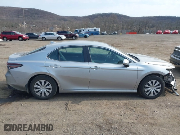 2022 Toyota Camry Hybrid LE with VIN 4T1C31AK9NU595842, listed as a IAAI auction lot 41764564 with 33,783 mi miles. Bid and sale history available at carsss.com. Image 13.