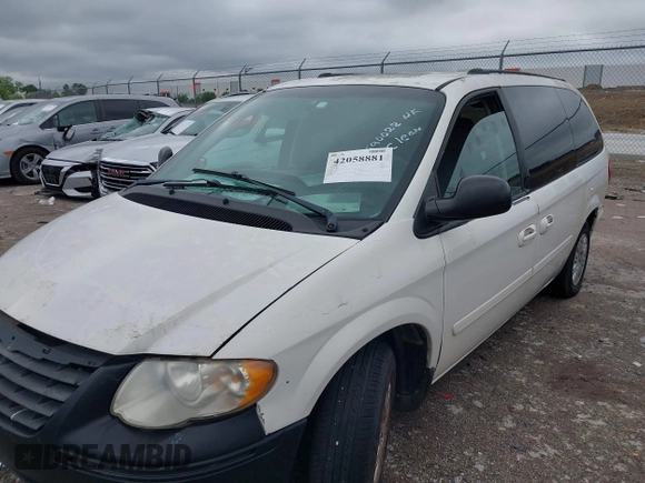 2005 Chrysler Town & Country LX with VIN 2C4GP44RX5R590022, listed as a IAAI auction lot 42058881 with 191,272 mi miles and . Bid and sale history available at DreamBid. Image 11.