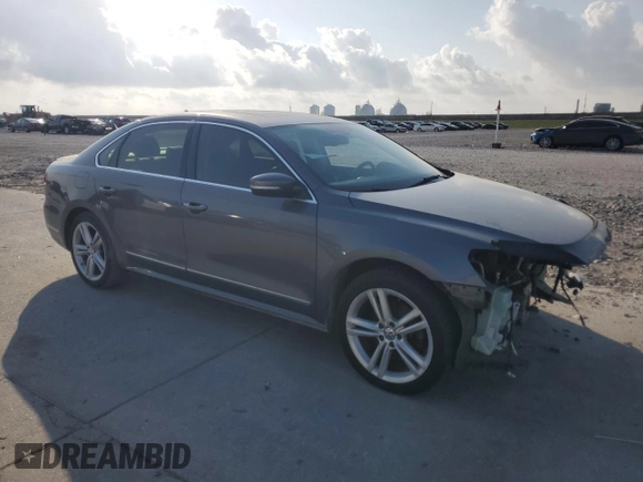 2013 Volkswagen Passat SEL Premium z VIN 1VWCN7A36DC135095, wystawiony jako Copart lot #57338905 z przebiegiem 151 843 mil mil oraz Szkoda całkowita • Salvage title. Historia ofert i sprzedaży dostępna na DreamBid. Obrazek 4.