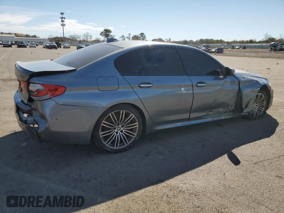 2018 BMW 5 Series M550i xDrive z VIN WBAJB9C55JB036120, wystawiony jako Copart lot #49134865 z przebiegiem Nie podano mil oraz Szkoda całkowita • Salvage title. Historia ofert i sprzedaży dostępna na DreamBid. Obrazek 3.
