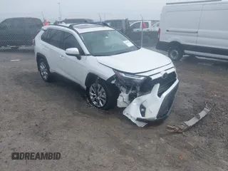 2024 Toyota RAV4 XLE Premium z VIN 2T3C1RFV3RW311870, wystawiony jako IAAI lot #42066945 z przebiegiem 16 237 mil mil oraz . Historia ofert i sprzedaży dostępna na DreamBid. Obrazek 1.
