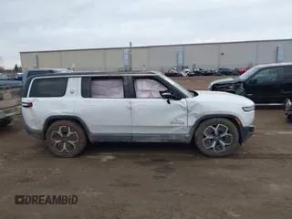 2024 Rivian R1S Adventure z VIN 7PDSGABA4RN039358, wystawiony jako IAAI lot #41824503 z przebiegiem 15 656 mil mil oraz . Historia ofert i sprzedaży dostępna na DreamBid. Obrazek 12.