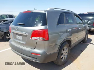 2013 Kia Sorento LX with VIN 5XYKTDA20DG346430, listed as a IAAI auction lot 42180778 with 166,275 mi miles. Bid and sale history available at carsss.com. Image 4.