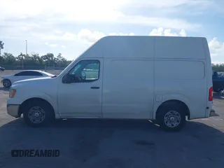 2013 Nissan NV Cargo SV z VIN 1N6BF0LY9DN114044, wystawiony jako IAAI lot #39906440 z przebiegiem 238 850 mil mil oraz . Historia ofert i sprzedaży dostępna na DreamBid. Obrazek 14.