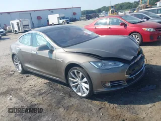 2016 Tesla Model S 70 kWh Battery with VIN 5YJSA1E1XGF126620, listed as a IAAI auction lot 40227035 with 71,400 mi miles. Bid and sale history available at carsss.com. Image 1.