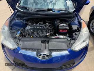 2013 Hyundai Veloster w/Black Int z VIN KMHTC6AD1DU094781, wystawiony jako Copart lot #60271115 z przebiegiem 122 541 mil mil oraz Szkoda całkowita • Salvage title. Historia ofert i sprzedaży dostępna na DreamBid. Obrazek 7.