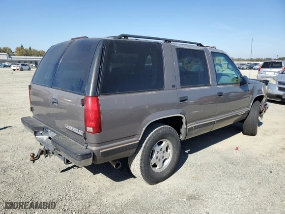 1998 Chevrolet Tahoe with VIN 1GNEK13R5WJ371083, listed as a Copart auction lot 76305624 with 186,100 mi miles and Clean Title. Bid and sale history available at carsss.com. Image 3.
