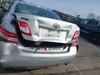 2011 Toyota Camry LE z VIN 4T1BF3EK2BU605745, wystawiony jako IAAI lot #42025820 z przebiegiem 156 094 mil mil oraz . Historia ofert i sprzedaży dostępna na DreamBid. Obrazek 6.
