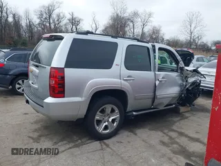 2013 Chevrolet Tahoe LT z VIN 1GNSKBE08DR166024, wystawiony jako IAAI lot #41768851 z przebiegiem 198 302 mil mil oraz . Historia ofert i sprzedaży dostępna na DreamBid. Obrazek 14.