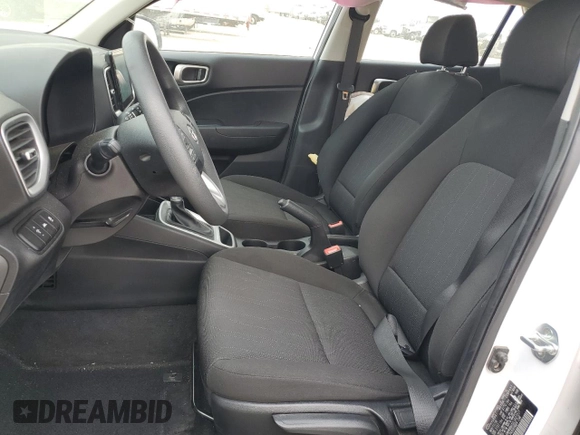 2020 Hyundai Venue SE with VIN KMHRB8A32LU027217, listed as a Copart auction lot 62947424 with 29,436 mi miles and Salvage Title. Bid and sale history available at DreamBid. Image 7.