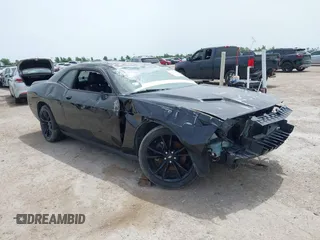 2018 Dodge Challenger SXT z VIN 2C3CDZAG4JH171627, wystawiony jako IAAI lot #42257501 z przebiegiem 44 632 mil mil oraz . Historia ofert i sprzedaży dostępna na DreamBid. Obrazek 1.