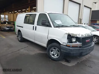 2008 GMC Savana Cargo Van with VIN 1GTGG25CX81235617, listed as a IAAI auction lot 41353274 with 209,888 mi miles. Bid and sale history available at carsss.com. Image 1.