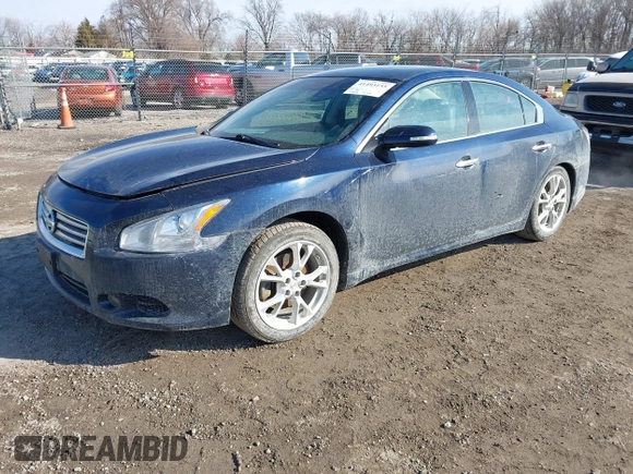 2014 Nissan Maxima SV z VIN 1N4AA5AP7EC460794, wystawiony jako IAAI lot #41493155 z przebiegiem 134 179 mil mil oraz . Historia ofert i sprzedaży dostępna na DreamBid. Obrazek 2.
