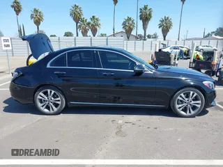 2018 Mercedes-Benz C 300 z VIN 55SWF4JB9JU250869, wystawiony jako IAAI lot #41990855 z przebiegiem 54 938 mil mil oraz . Historia ofert i sprzedaży dostępna na DreamBid. Obrazek 13.