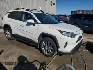 2019 Toyota RAV4 XLE Premium with VIN 2T3A1RFV5KW042879, listed as a Copart auction lot 46245415 with 92,238 mi miles and Salvage Title. Bid and sale history available at carsss.com. Image 4.