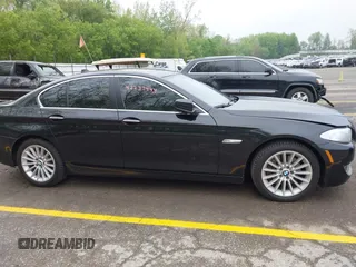 2013 BMW 5 Series 535i xDrive z VIN WBAFU7C58DDU75728, wystawiony jako IAAI lot #42237444 z przebiegiem 113 156 mil mil oraz . Historia ofert i sprzedaży dostępna na DreamBid. Obrazek 13.