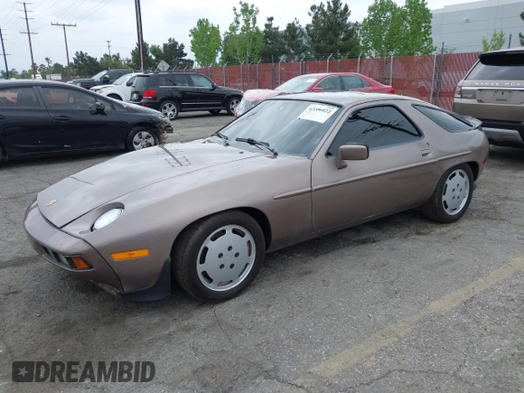 1983 Porsche 928 z VIN WP0JB0928DS860094, wystawiony jako IAAI lot #42106022 z przebiegiem 121 873 mil mil oraz . Historia ofert i sprzedaży dostępna na DreamBid. Obrazek 18.