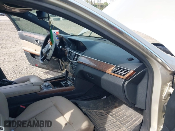 2010 Mercedes-Benz E-Class E 350 Luxury with VIN WDDHF5GBXAA053781, listed as a IAAI auction lot 42040432 with 157,259 mi miles. Bid and sale history available at carsss.com. Image 5.