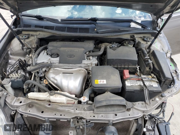 2017 Toyota Camry XLE z VIN 4T1BF1FK6HU389524, wystawiony jako Copart lot #56341345 z przebiegiem 156 516 mil mil oraz Czysty tytuł • Clean title. Historia ofert i sprzedaży dostępna na DreamBid. Obrazek 11.