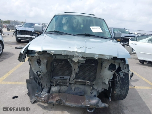 2005 Lincoln Navigator Luxury with VIN 5LMFU27505LJ13960, listed as a IAAI auction lot 41893770 with 1 mi miles. Bid and sale history available at carsss.com. Image 6.