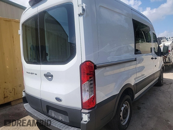 2018 Ford Transit z VIN 1FTYE1CM4JKB42317, wystawiony jako IAAI lot #42558333 z przebiegiem 204 042 mil mil oraz . Historia ofert i sprzedaży dostępna na DreamBid. Obrazek 14.