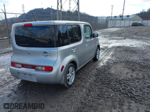 2009 Nissan Cube SL z VIN JN8AZ28R99T111414, wystawiony jako IAAI lot #41542454 z przebiegiem 117 297 mil mil oraz . Historia ofert i sprzedaży dostępna na DreamBid. Obrazek 4.